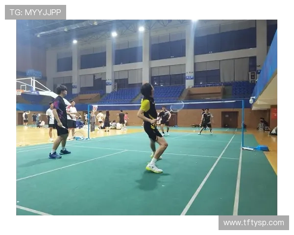 羽毛球比赛中双打战术配合与场上移动协作研究探讨